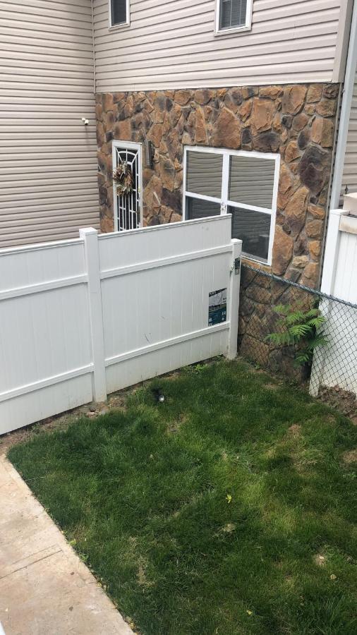 Cozzy Room With Private Entrance And Drive Way Nova Iorque Exterior foto